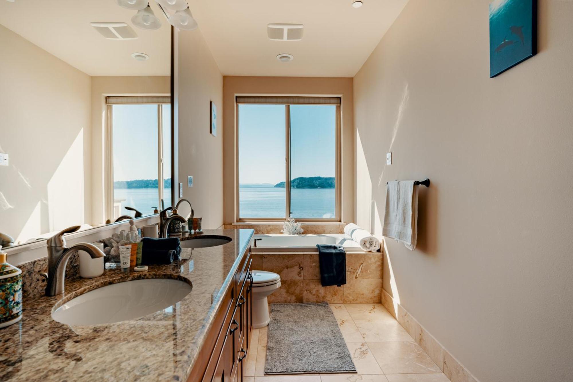 Stunning House With Views Of Puget Sound! Ideal For Family Reunions Edmonds Exterior foto